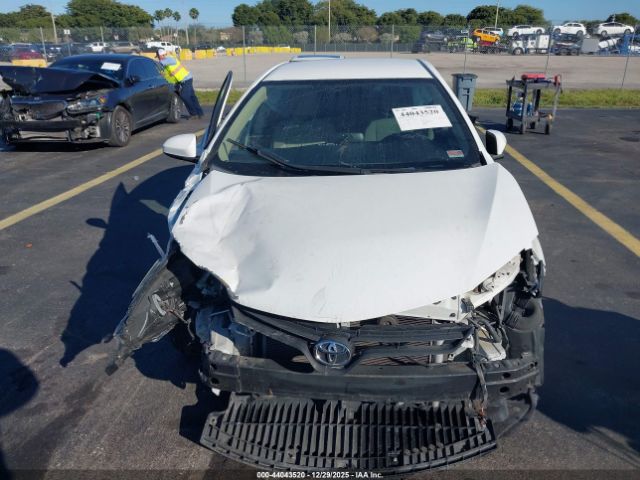 Toyota Corolla Le Image 16