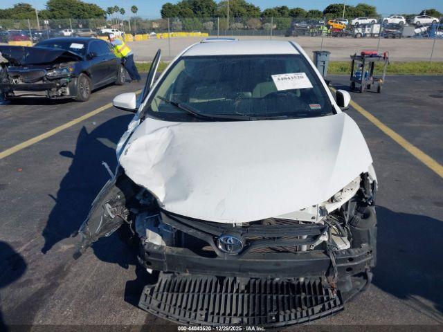 Toyota Corolla Le Image 16