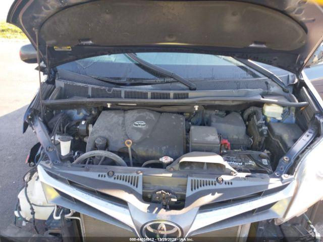 Toyota Sienna Xle 8 Passenger Image 14