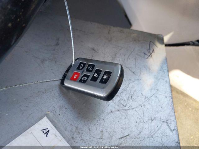 Toyota Sienna Xle 8 Passenger Image 9