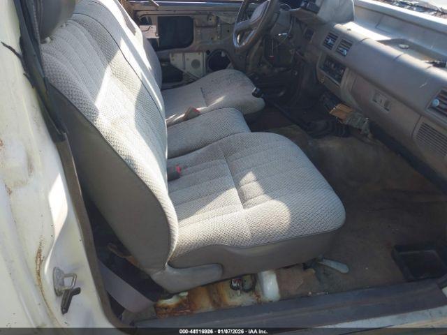 Isuzu Conventional Short Wheelbase Image 4