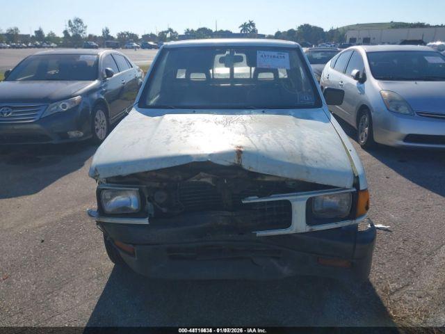 Isuzu Conventional Short Bed Image 11