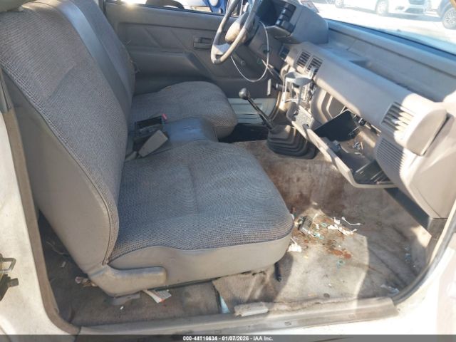 Isuzu Conventional Short Bed Image 10