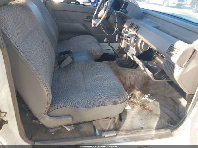 Isuzu Conventional Short Bed Image 10