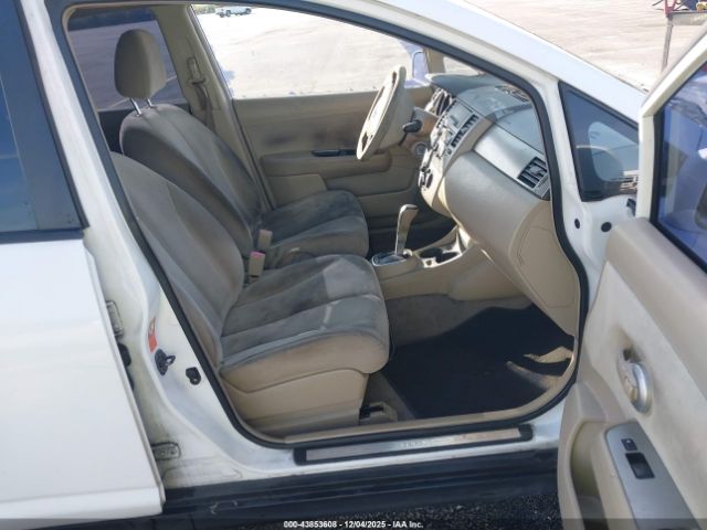 Nissan Versa 1.8s Image 10