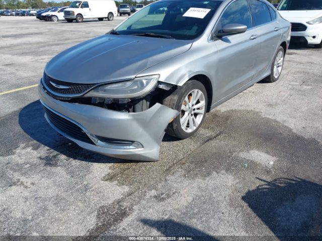 Chrysler 200 Limited Image 7