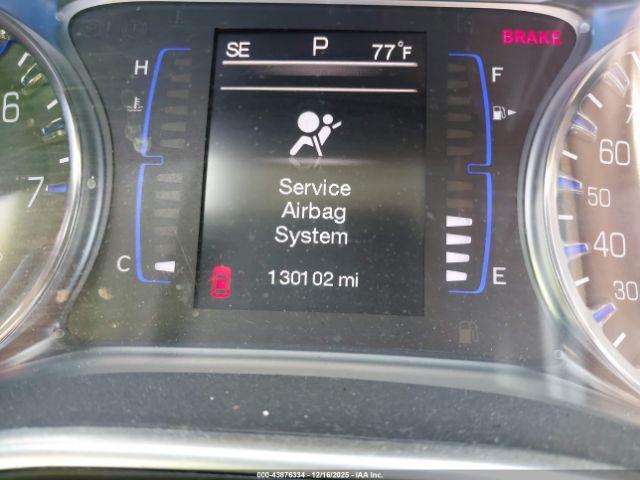 Chrysler 200 Limited Image 5