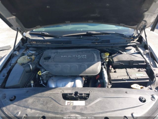 Chrysler 200 Limited Image 9