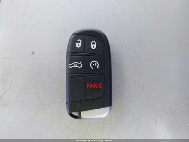 Chrysler 200 Limited Image 12