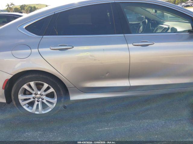 Chrysler 200 Limited Image 2