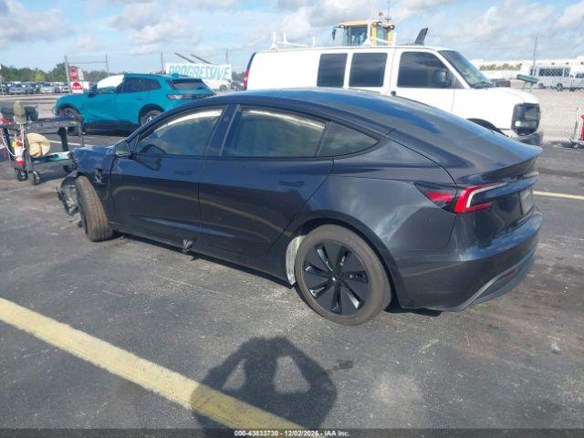 Tesla Model 3 Image 3