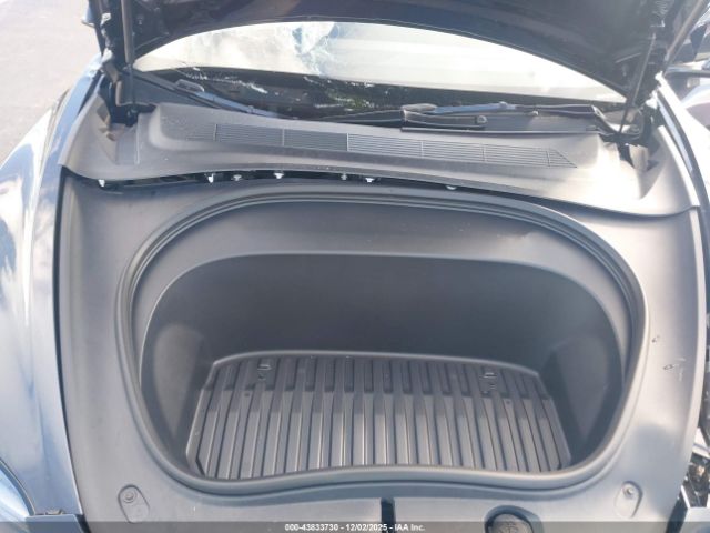 Tesla Model 3 Image 12