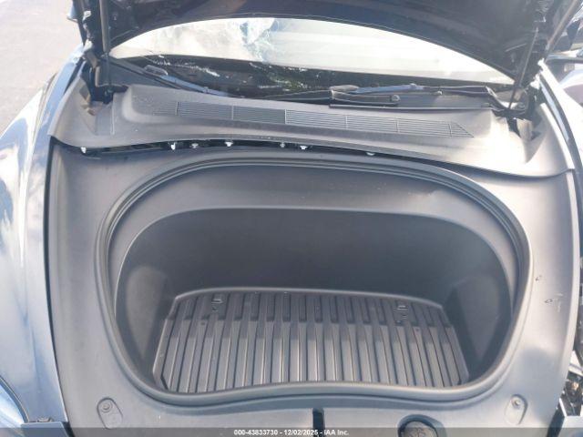 Tesla Model 3 Image 12