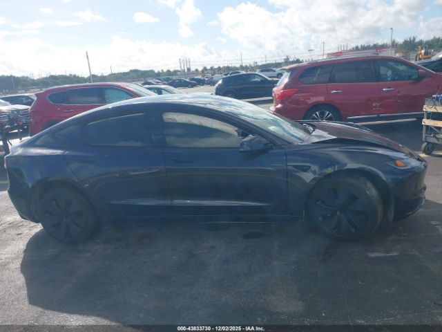 Tesla Model 3 Image 10
