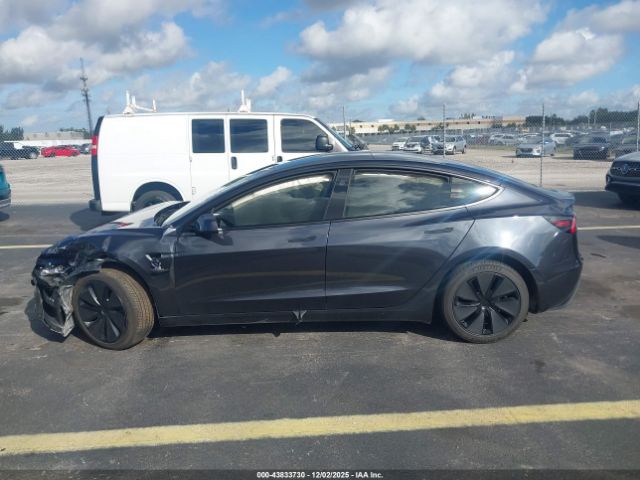 Tesla Model 3 Image 7