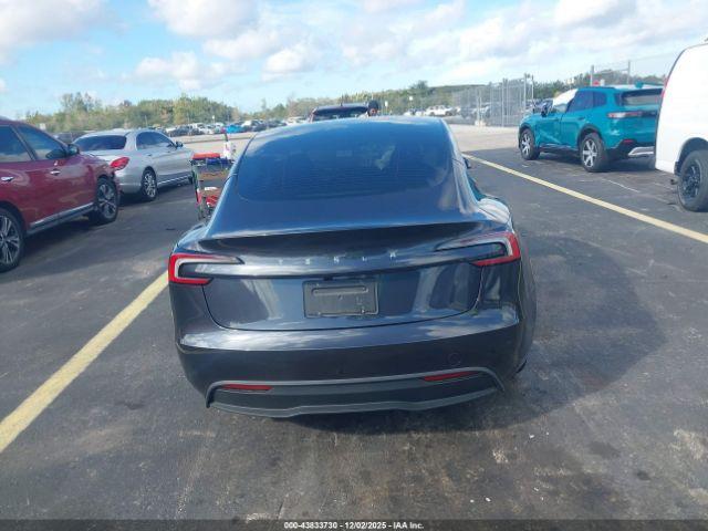 Tesla Model 3 Image 9