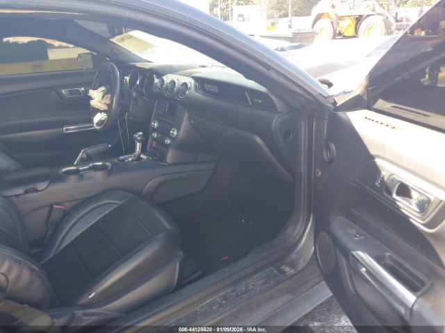 Ford Mustang V6 Image 12