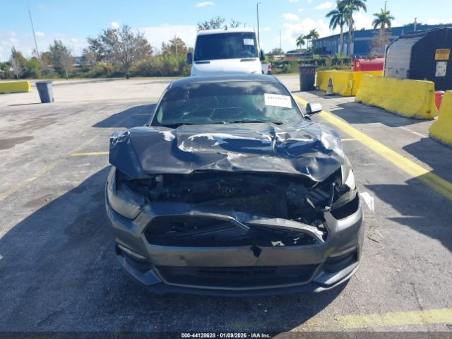 Ford Mustang V6 Image 8