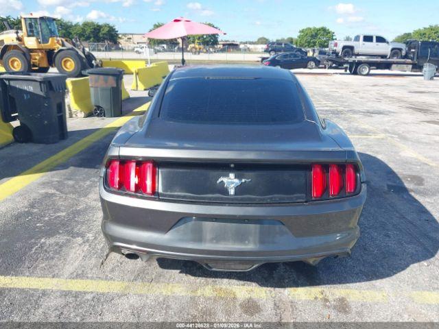Ford Mustang V6 Image 11