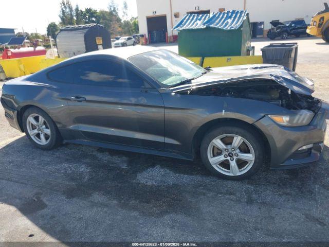 Ford Mustang V6 Image 18