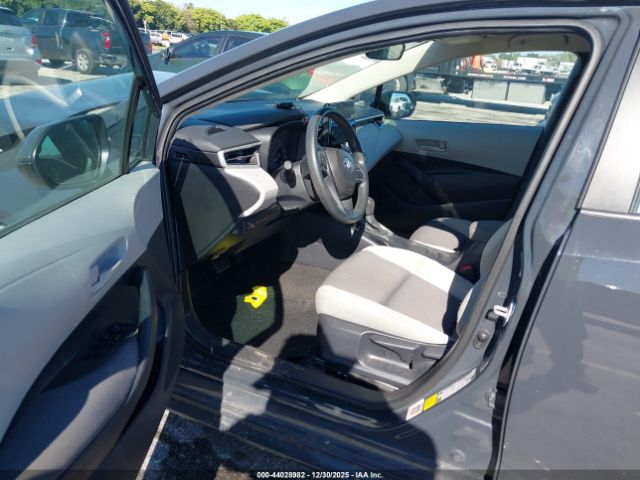 Toyota Corolla Le Image 8