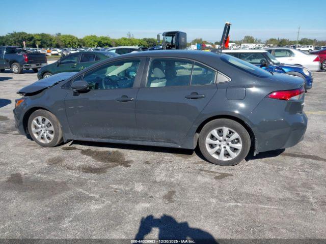 Toyota Corolla Le Image 10