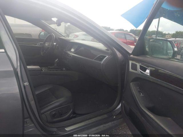 Hyundai Genesis 3.8 Image 10