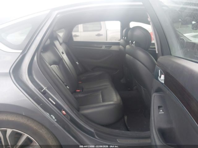 Hyundai Genesis 3.8 Image 6