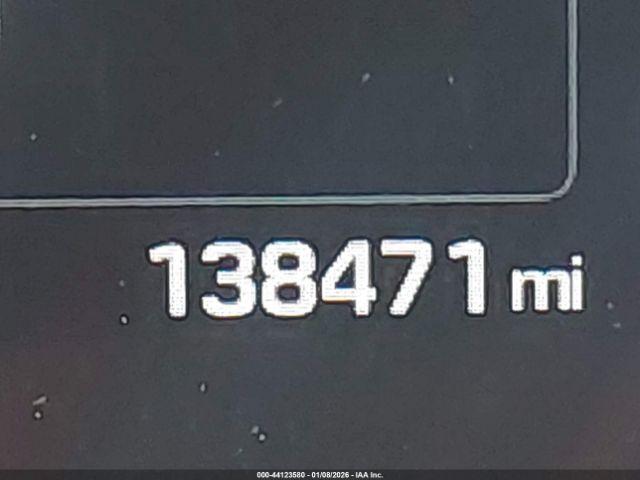 Hyundai Genesis 3.8 Image 8