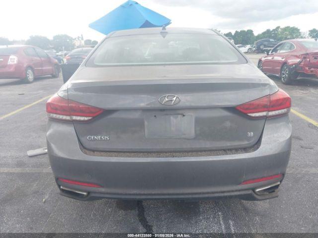 Hyundai Genesis 3.8 Image 14