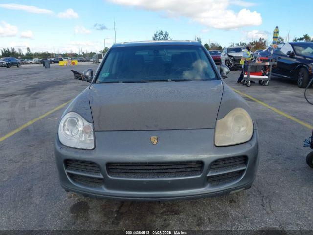 Porsche Cayenne Image 10