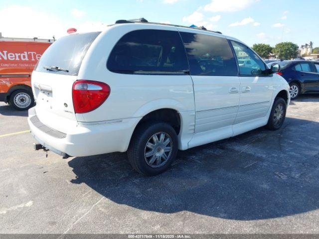 Chrysler Town & Country Limited Image 2