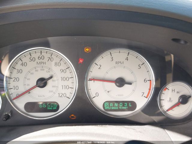 Chrysler Town & Country Limited Image 5