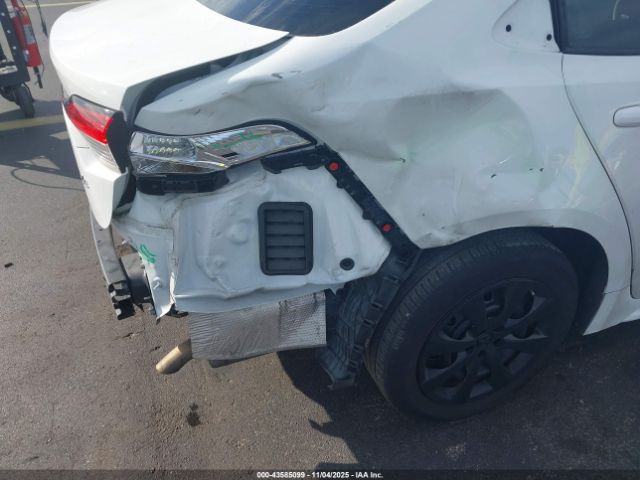 Toyota Corolla Le Image 10