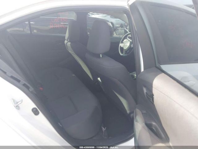 Toyota Corolla Le Image 4