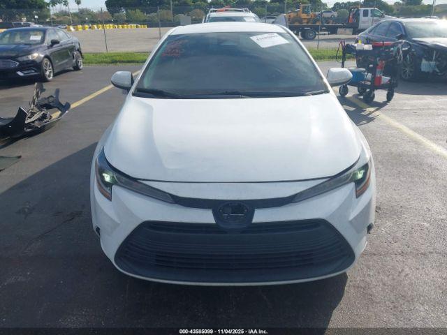 Toyota Corolla Le Image 6