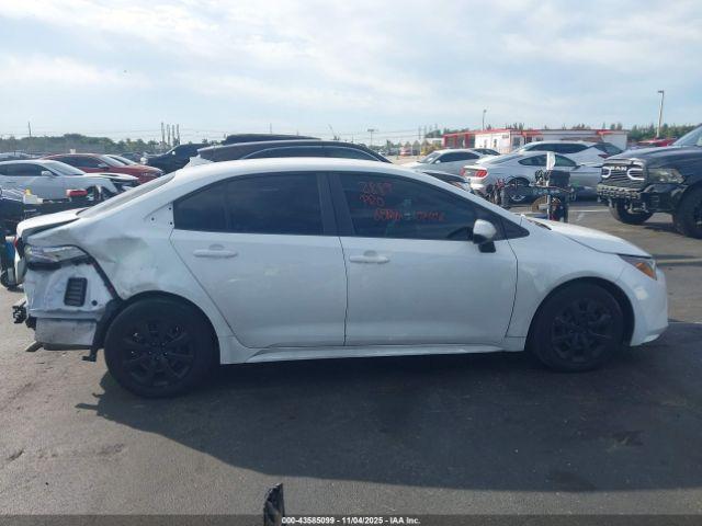 Toyota Corolla Le Image 12