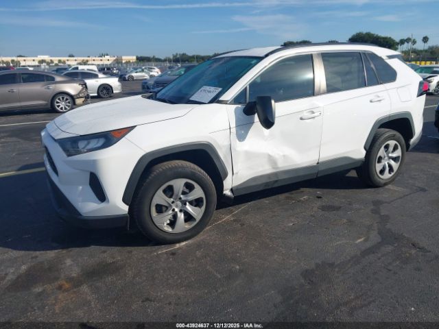 Toyota RAV4 Le Image 2