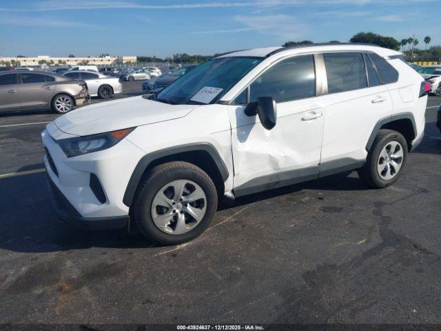 Toyota RAV4 Le Image 2