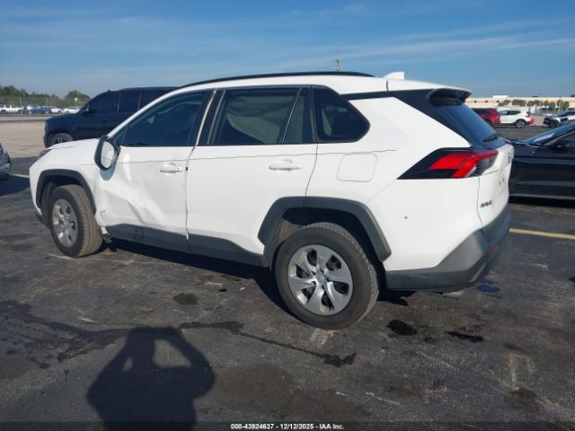 Toyota RAV4 Le Image 8