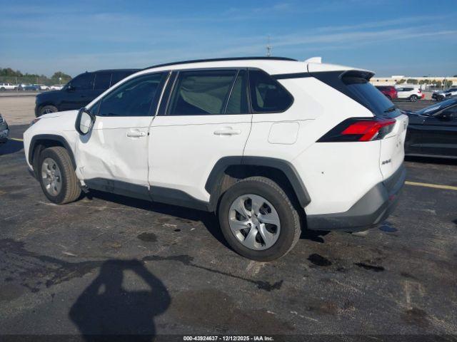 Toyota RAV4 Le Image 8