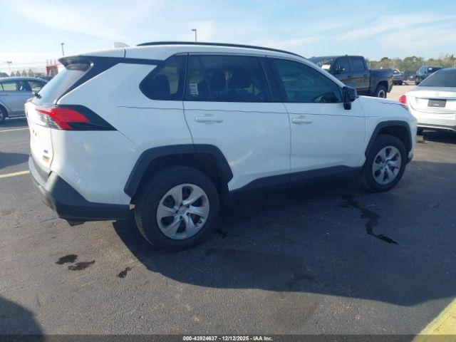 Toyota RAV4 Le Image 7