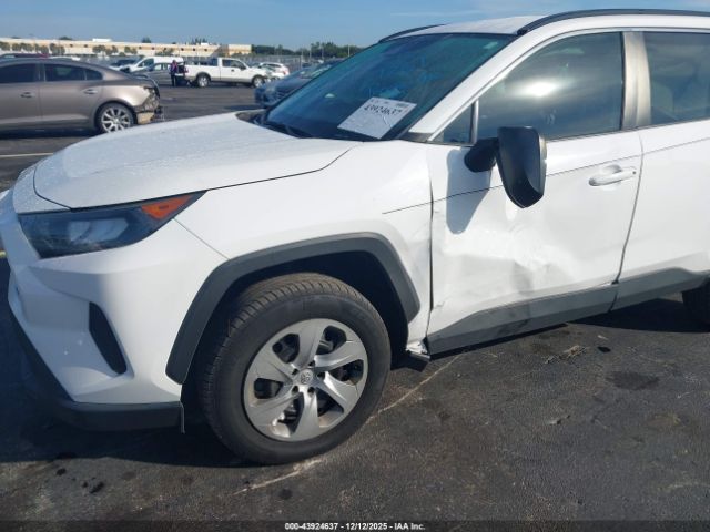 Toyota RAV4 Le Image 3