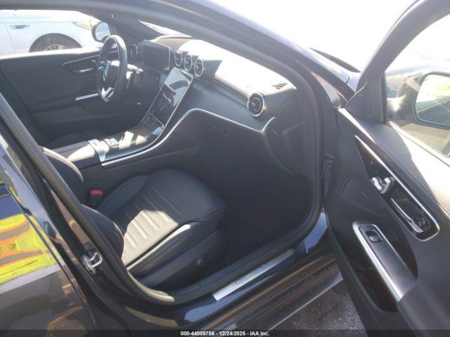 Mercedes-Benz C-Class 4matic Image 16