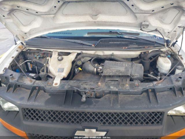 Chevrolet Express Work Van Image 7