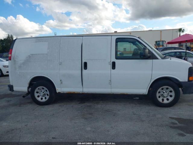 Chevrolet Express Work Van Image 10