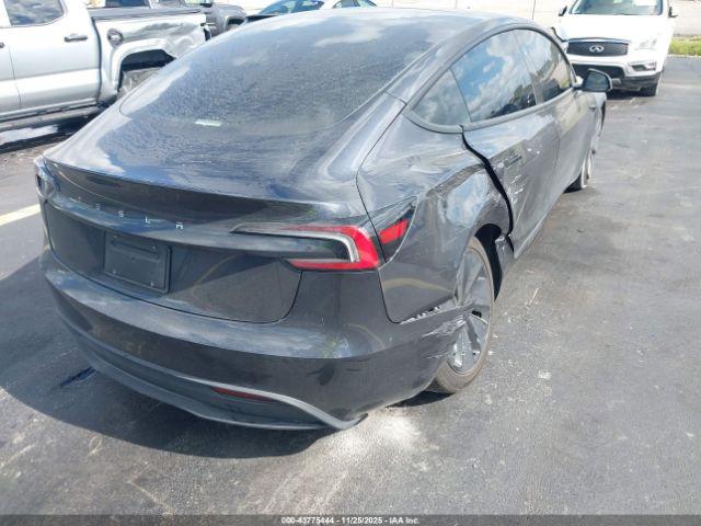 Tesla Model 3 Image 3