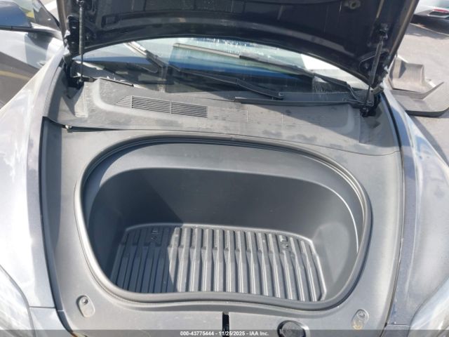 Tesla Model 3 Image 14