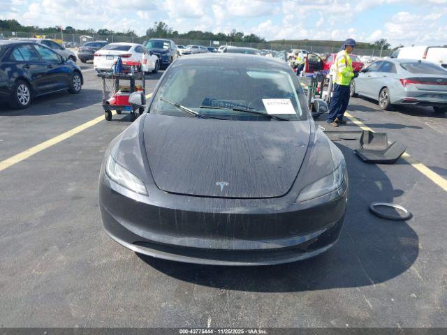Tesla Model 3 Image 7