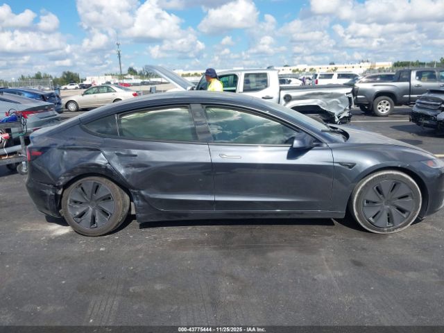 Tesla Model 3 Image 8